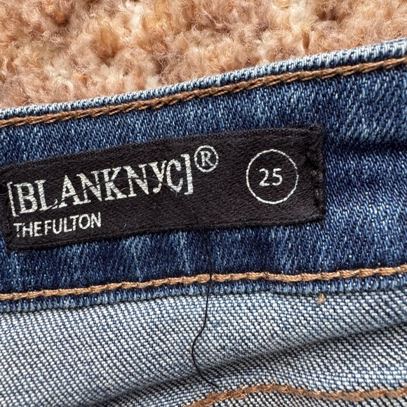 Blank NYC The Fulton Distressed Cuffed Raw Hem Jean Shorts size 25 - Picture 3 of 3